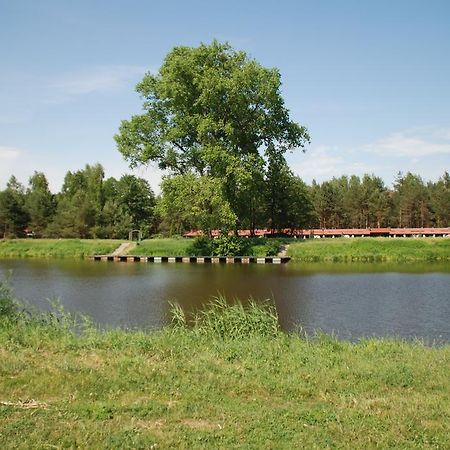 Hotel Pod Sosnami Osieck Экстерьер фото