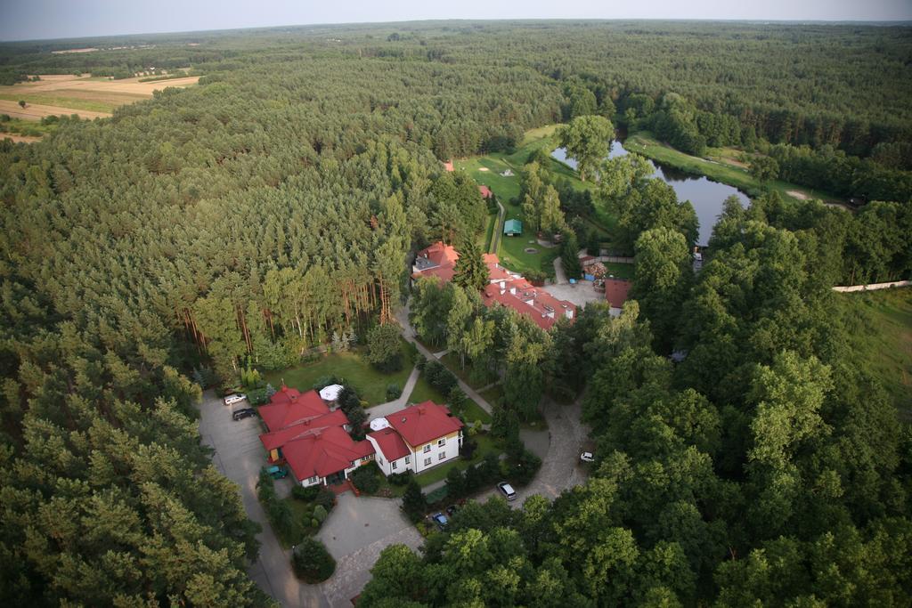 Hotel Pod Sosnami Osieck Экстерьер фото